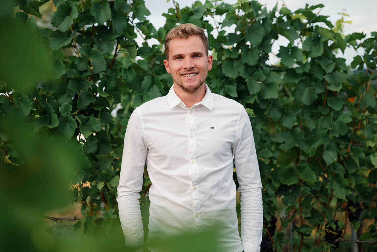 Simon Sommerhalter – Inhaber und Kellermeister mit Oenologie-Studium im Weingut Sommerhalter in Baden, Markgräflerland